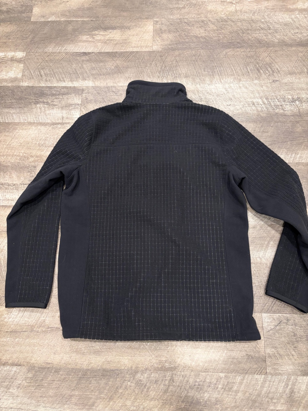 L.L. Bean Men’s Black Grid-Pattern Fleece Zip Jacket - Picture 2 of 3